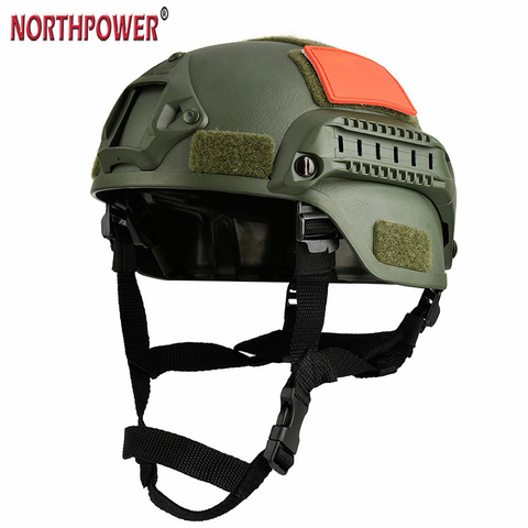 Un casque tactique Tigris MICH 2000 STYEL ACH avec support NVG et rail latéral